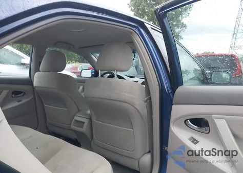 2010 Toyota Camry Le z USA, uszkodzony, nr VIN 4T4BF3EK4AR083978